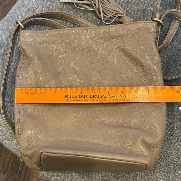 HOBO Classic Brown Leather Hobo Bag. Can be shoulder bag or backpack. - Picture 7 of 7